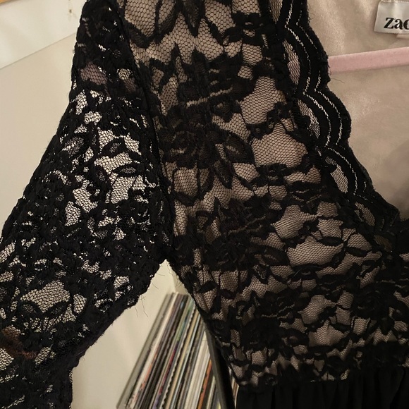 Scallop Neckline Lace Dress - Picture 2 of 4